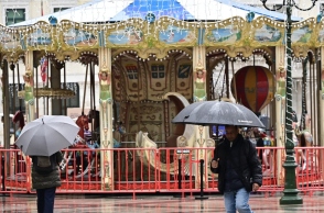 Καιρός, περαστικοι, βροχη