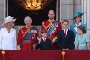 Ο πρίγκιπας Ουίλιαμ με τη βασιλική οικογένεια στο Λονδίνο