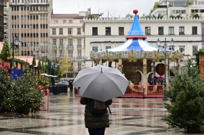 Καιρός, περαστικοι, βροχη