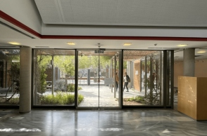 ΥΠΠΟ: Επανάχρηση δύο ακινήτων για την εξυπηρέτηση των επισκεπτών της Ακρόπολης