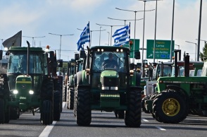 Αγρότες με τρακτέρ