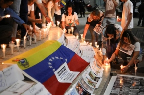 Συγγενείς πολιτικών κρατουμένων στη Βενεζουέλα συμμετέχουν σε διαδήλωση έξω από τη φυλακή Ελ Χελικόιντε στο Καράκας