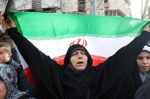 Εύθραυστη η κατάσταση στο Ιράν - Ο Τραμπ αφήνει τη στρατιωτική επιλογή στο τραπέζι