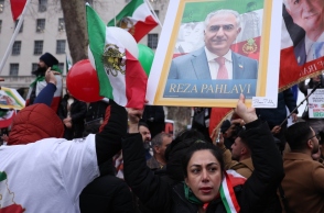 Διαδηλωτές υπέρ του Ρεζά Παχλεβί στο Λονδίνο 