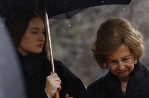 Η βασιλική οικογένεια της Ισπανίας αποχαιρέτησε την πριγκίπισσα Ειρήνη