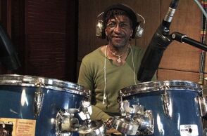 Πέθανε ο Σλάι Ντάνμπαρ, θρύλος της reggae και των Sly & Robbie, σε ηλικία 73 ετών