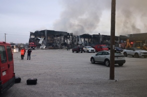 φωτιά στο εργοστάσιο της Βιολάντα στα Τρίκαλα