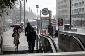 Καιρός, περαστικοι, βροχη