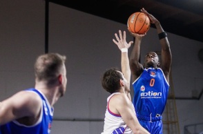 «Ακολούθησα το GPS» - Tι λέει ο μπασκετμπολίστας που συνελήφθη να οδηγεί πάνω στις γραμμές του τρένου στην Ιερά Οδό