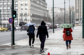 Καιρός, περαστικοι, βροχη