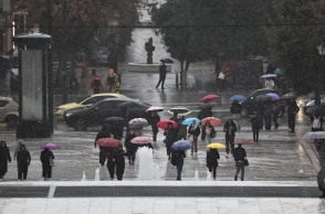 Καιρός, περαστικοι, βροχη