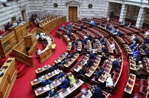 Βουλή: Ψηφίστηκε το νομοσχέδιο για τη νόμιμη μετανάστευση