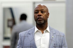 «Το πιο ρατσιστικό που έχω δει από τον Λευκό Οίκο»: Ρεπουμπλικανός γερουσιαστής κατακεραυνώνει τον Τραμπ