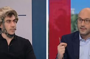 O Φειδίας Παναγιώτου με κράνος