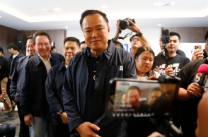 O πρωθυπουργός της Ταϊλάνδης και νικητής των εκλογών, Ανουτίν Τσαρνβιρακούλ 