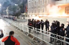 Επεισόδια στα Τίρανα. Βόμβες μολότοφ και συγκρούσεις έξω από τη Βουλή