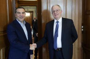 Τσίπρας σε Τασούλα: Καμία συναίνεση για την αναθεώρηση του Συντάγματος