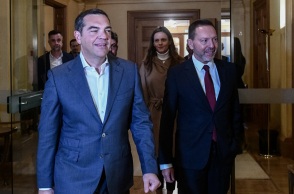 Τσίπρας για συνέντευξη Στουρνάρα: Ψεύδεται ασύστολα για να εξασφαλίσει μια 3η θητεία