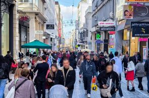 Πλήθος στην οδό Ερμού