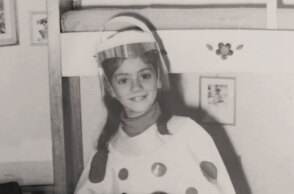 Η Μανίνα Ζουμπουλάκη ντυμένη αστροναύτης