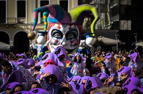 Άρμα στη μεγάλη παρέλαση στο Πατρινό Καρναβάλι