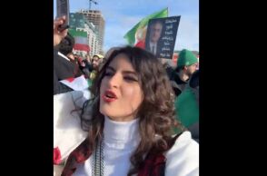 «Στο είπα ότι θα χορέψουμε πάνω στον τάφο σου»: Ιρανή ακτιβίστρια για τον θάνατο του Αλί Χαμενεΐ