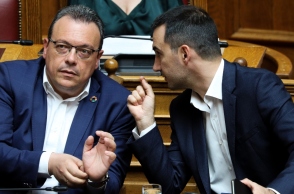 Φάμελλος Χαρίτσης στη Βουλή