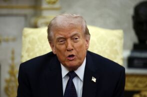 O Ντόναλντ Τραμπ κατά τις δηλώσεις του μετά τη συνάντηση με τον Φρίντριχ Μερτζ στον Λευκό Οίκο