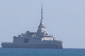 Η φρεγάτα Κίμων μπαίνει στο λιμάνι της Λεμεσού