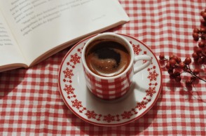 Πού θα βρεις το πιο μικρό καφέ και γεμάτο βιβλία στο κέντρο της πόλης;