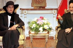 Η Βάσω Παπανδρέου κατά την επίσκεψή της στο Ιράν το 1998