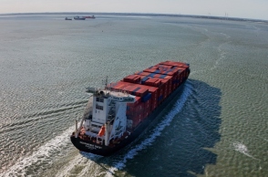 τανκερ στη θαλασσα