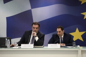 Κυριάκος Πιερρακάκης και Θάνος Πετραλιάς διευκρινίζουν τα κριτήρια για το Fuel Pass 2026 και τα υπόλοιπα μέτρα στήριξης