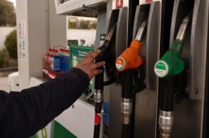 Εργαζόμενος σε πρατήριο υγρών καυσίμων