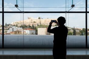 Τουρίστρια στην Ακρόπολη