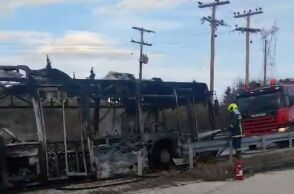 Το καμμένο λεωφορείο των ΚΤΕΛ Θεσσαλόνίκης