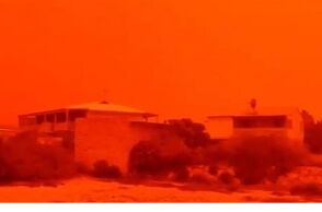 Αυστραλία: Κόκκινος «αποκαλυπτικός» ουρανός πριν τον κυκλώνα Narelle 