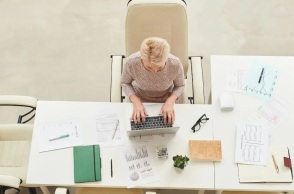 Κατά 43% αυξήθηκαν τα περιστατικά βίας και παρενόχλησης στην εργασία το 2025
