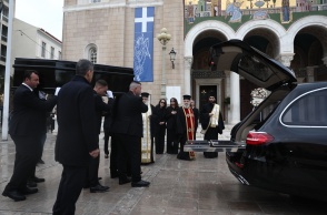 Σε λαϊκό προσκύνημα η σορός της Μαρινέλλας στο παρεκκλήσι του Αγίου Ελευθερίου