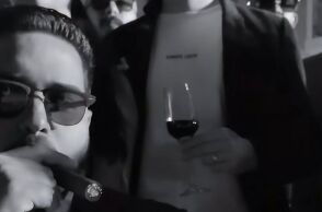 Ο Σάντρο Κάστρο, με πούρο στο στόμα