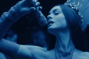 Νέο τρέιλερ για την ταινία «Mother Mary» με την Αν Χάθαγουεϊ στον ρόλο μιας ποπ σταρ