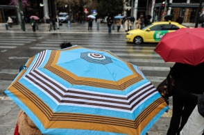 βροχη, περαστικοι, ομπρελες