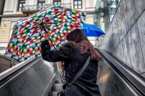 Καιρός αύριο: Μικρή άνοδος της θερμοκρασίας εν μέσω βροχών και καταιγίδων