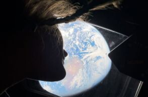 «Η Γη φαίνεται πολύ μικρή, ενώ η Σελήνη μεγαλώνει συνεχώς» – Στα βάθη του διαστήματος το πλήρωμα του Orion