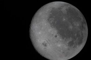 LIVE | Το Artemis II σπάει το ρεκόρ του Apollo 13 και ταξιδεύει τον άνθρωπο πιο μακριά από ποτέ