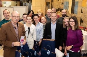 Δώρα και ευχές για το Πάσχα από τον Δήμο Αθηναίων σε 3.500 άτομα τρίτης ηλικίας