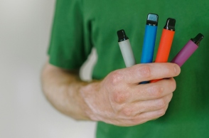 Η χρήση ηλεκτρονικού τσιγάρου συνδέεται με τον κίνδυνο καρκίνου, σύμφωνα με νέα μελέτη