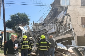 Ένας νεκρός από την κατάρρευση πολυκατοικίας στην Κύπρο - Πληροφορίες για έναν ακόμη εγκλωβισμένο