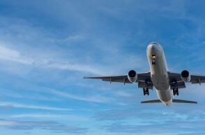 Αεροπλάνο που προσγειώνεται