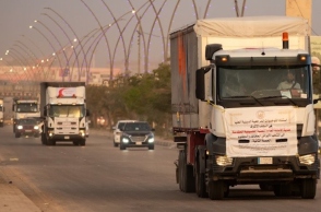 Τα πρώτα φορτηγά με ανθρωπιστική βοήθεια του Ερυθρού Σταυρού έφθασαν στο Ιράν	